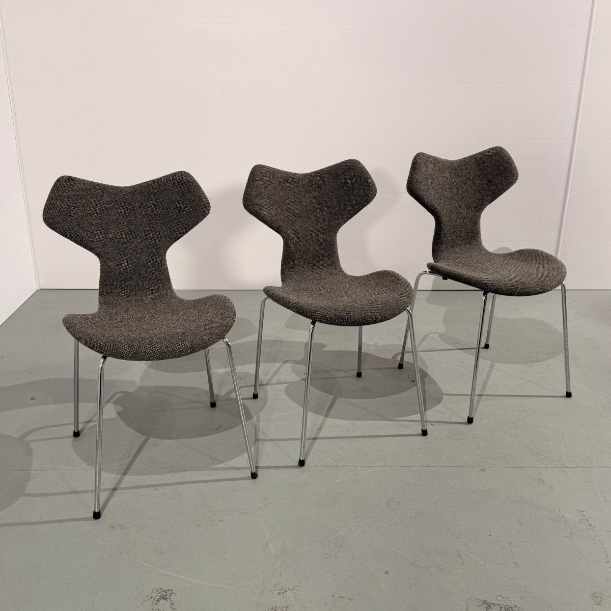Fritz Hansen Grand Prix Chairs by Arne Jacobsen, Set of Three @ REHAUS