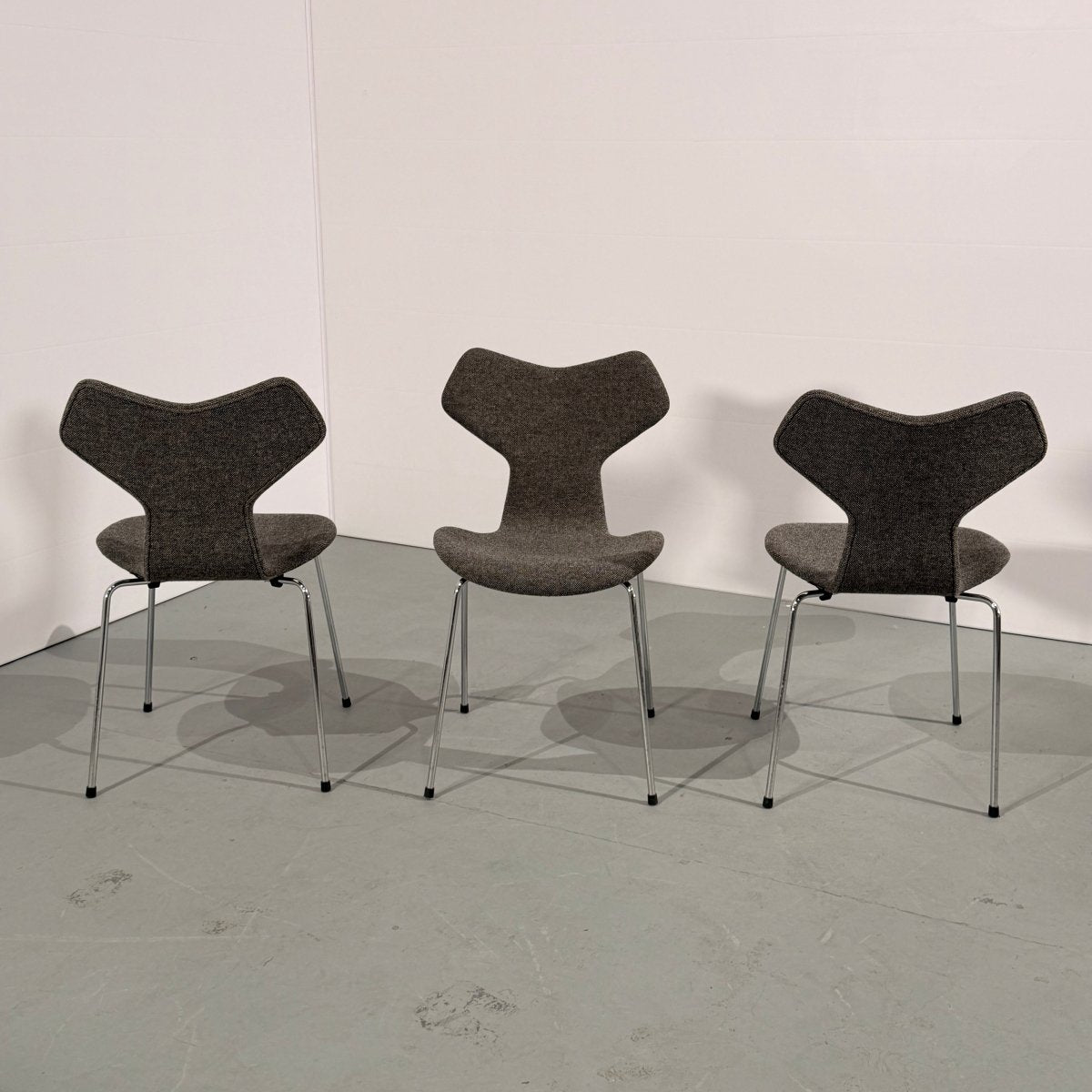 Fritz Hansen Grand Prix Chairs by Arne Jacobsen, Set of Three @ REHAUS