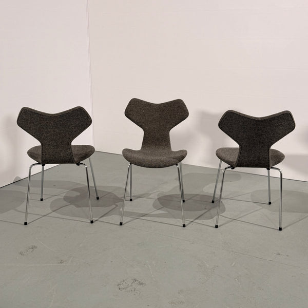 Fritz Hansen Grand Prix Chairs by Arne Jacobsen, Set of Three @ REHAUS