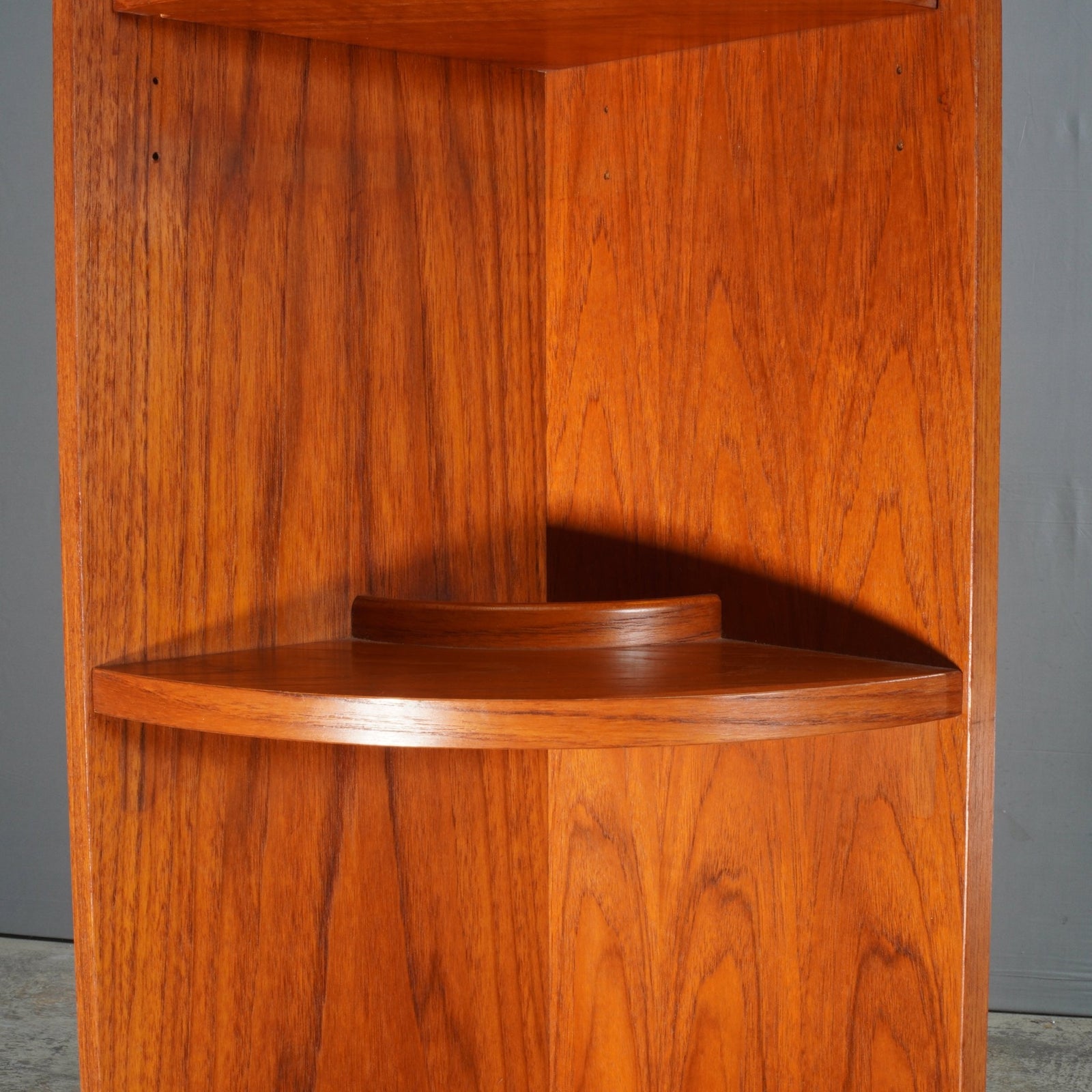 G Plan Teak Corner Shelf @ REHAUS