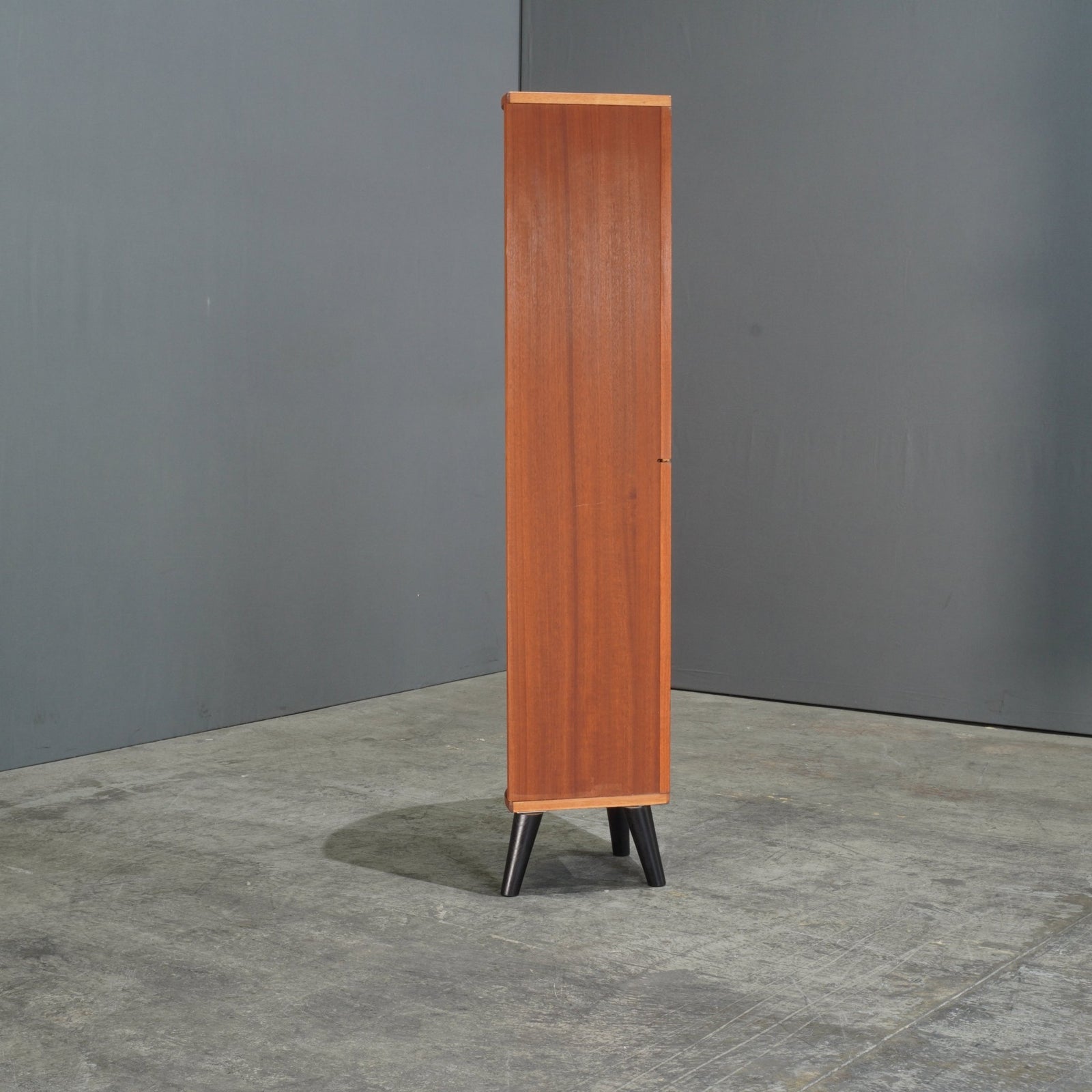 G Plan Teak Corner Shelf @ REHAUS