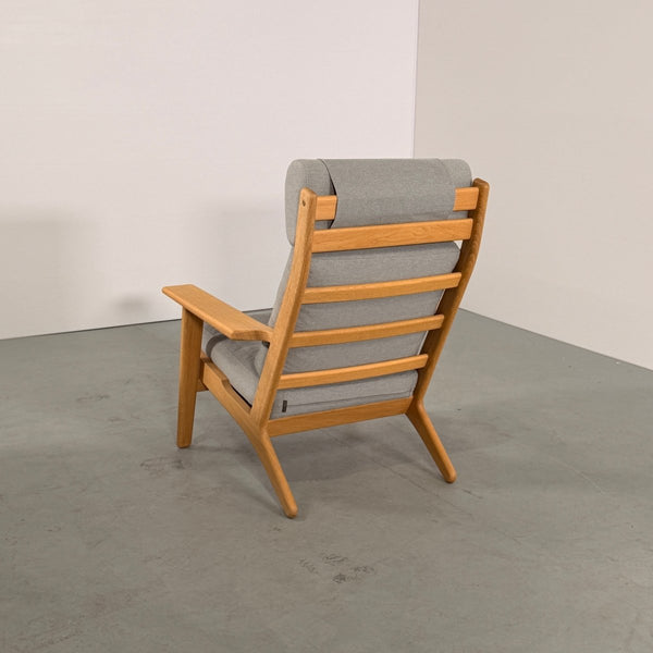 GE-290A Lounge Chair by Hans J. Wegner @ REHAUS