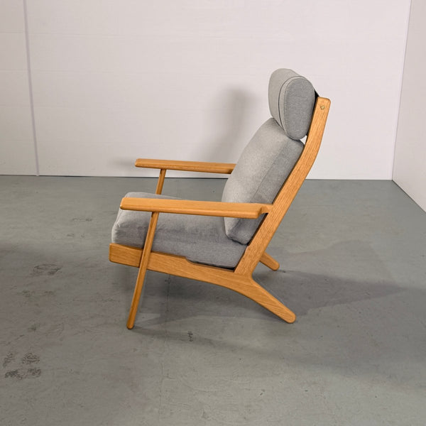 GE-290A Lounge Chair by Hans J. Wegner @ REHAUS