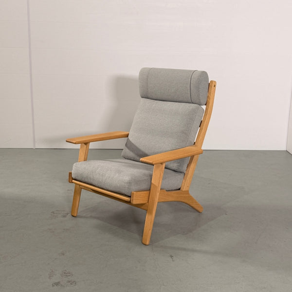 GE-290A Lounge Chair by Hans J. Wegner @ REHAUS