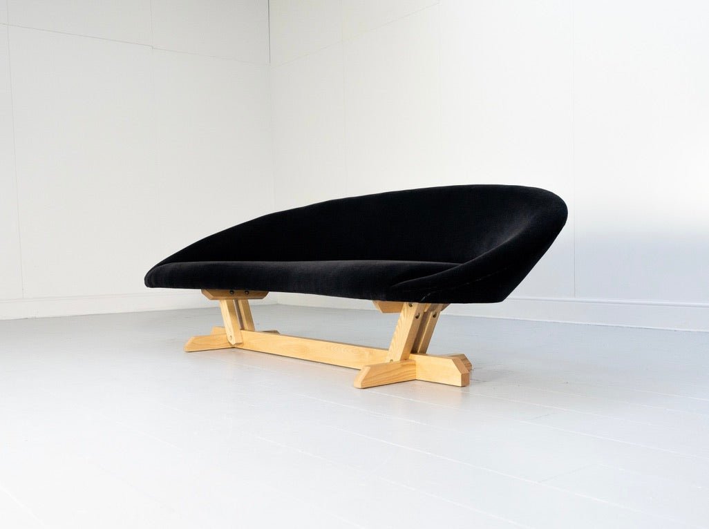 George Smith Sofa - Bean 4 - Seat Sofa by Tom Dixon - In Kvadrat Haakon Mohair - Velvet in Black @ REHAUS