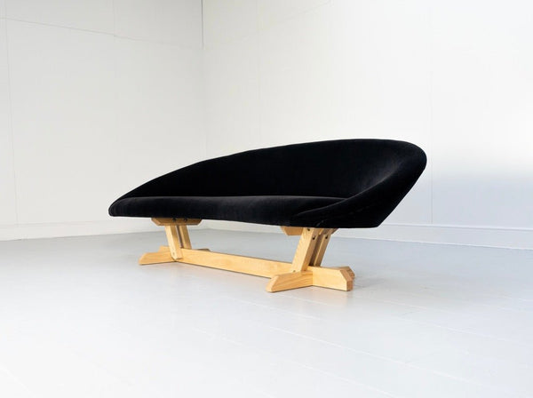 George Smith Sofa - Bean 4 - Seat Sofa by Tom Dixon - In Kvadrat Haakon Mohair - Velvet in Black @ REHAUS