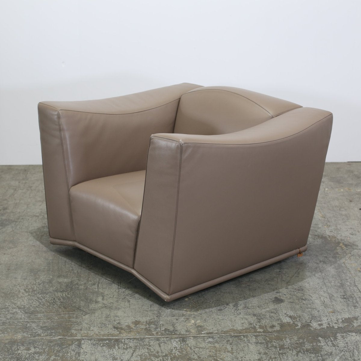 Giorgetti Leather Armchair @ REHAUS