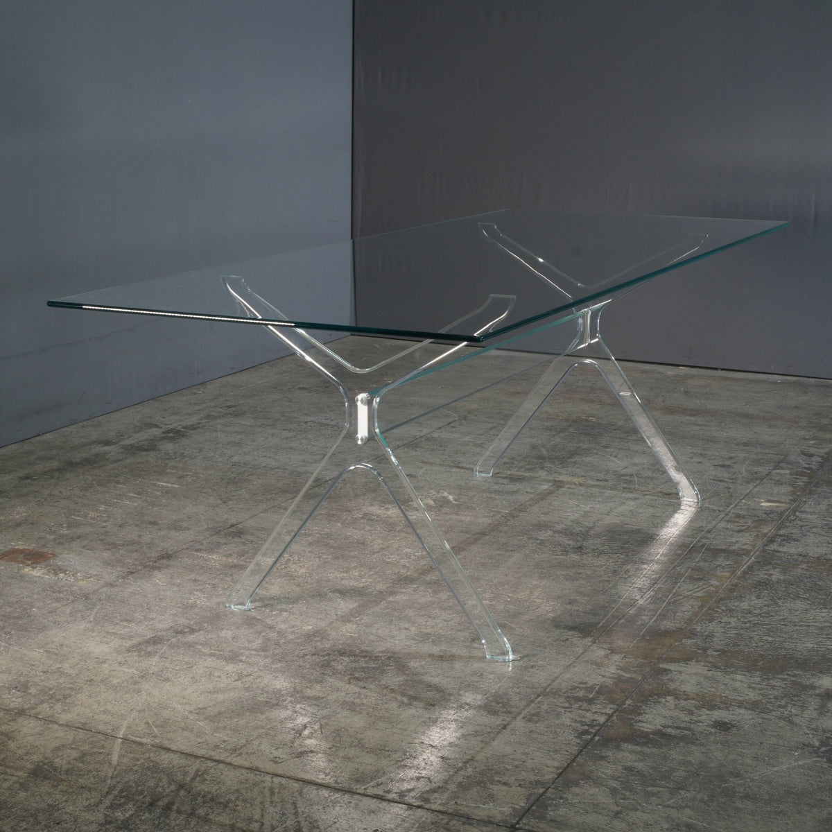 Glas Italia Vitruvian Dining Table by Piero Lissoni @ REHAUS