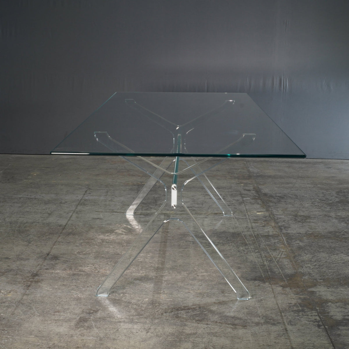 Glas Italia Vitruvian Dining Table by Piero Lissoni @ REHAUS