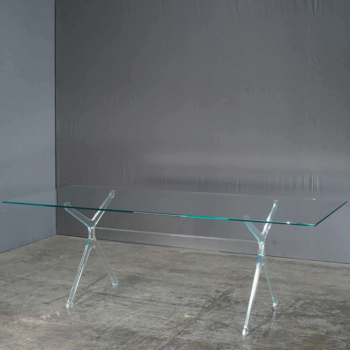 Glas Italia Vitruvian Dining Table by Piero Lissoni @ REHAUS