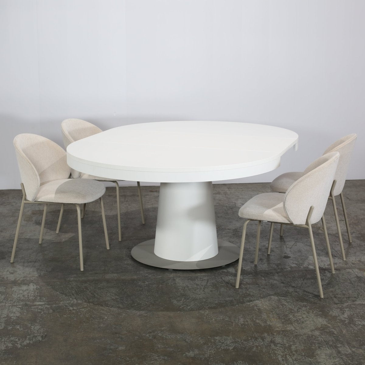 Granada Dining Table by BoConcept @ REHAUS