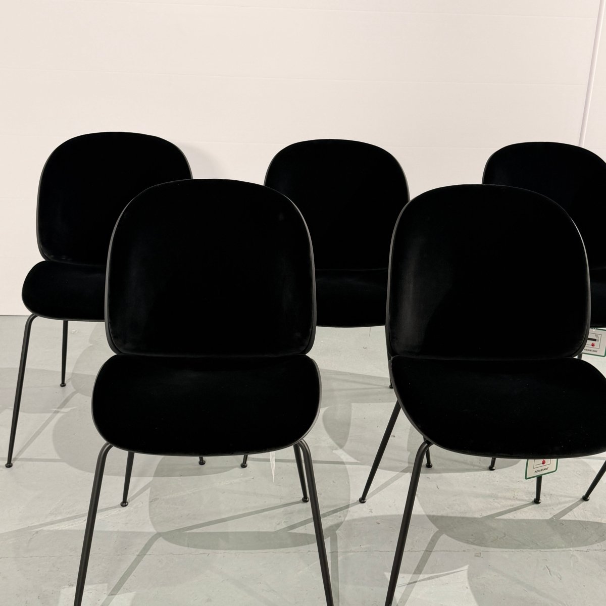 GUBI BEETLE CHAIR VELVET, SET OF SIX @ REHAUS
