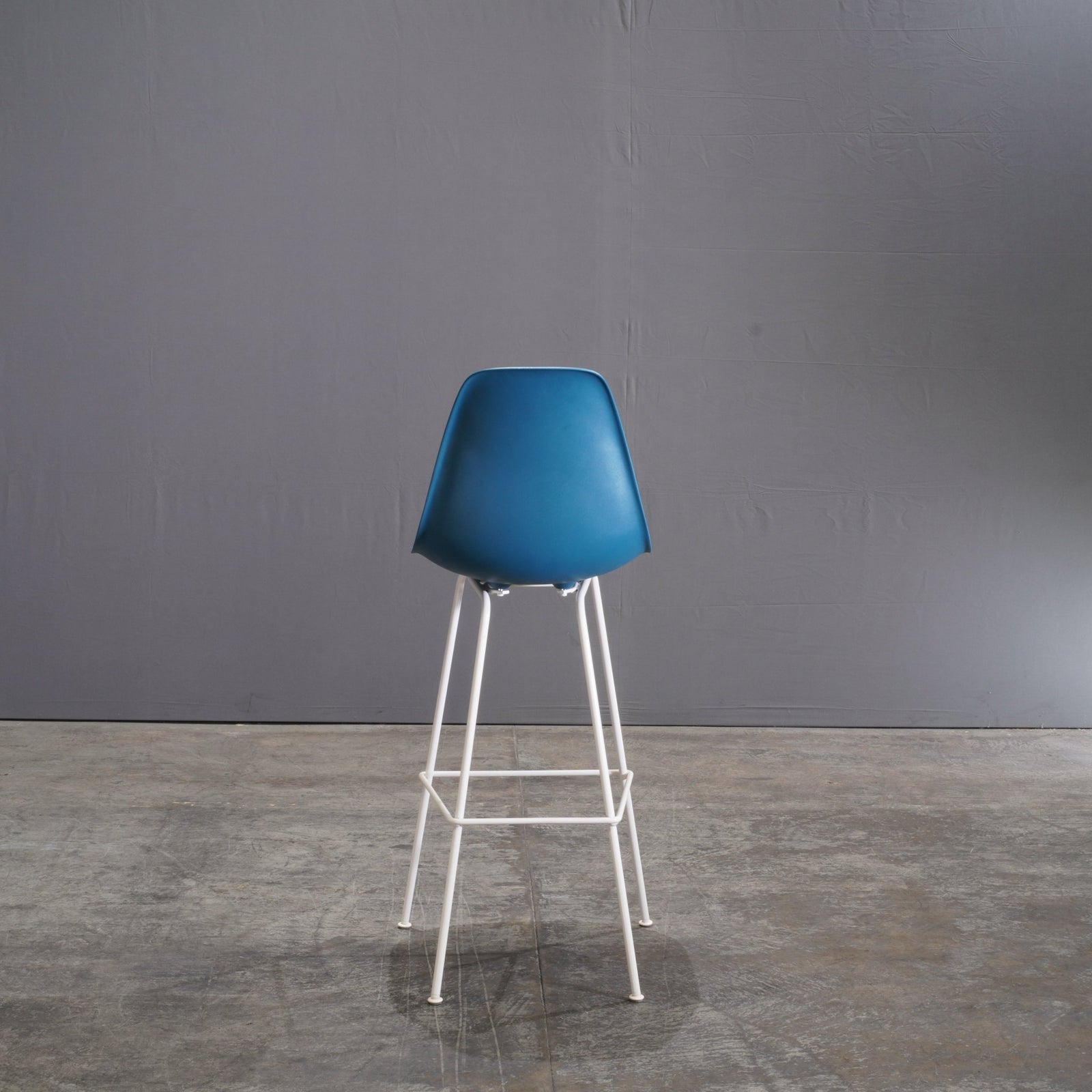 Herman Miller Blue Moulded Plastic Stool by Charles & Ray Eames - REHAUS - Herman Miller
