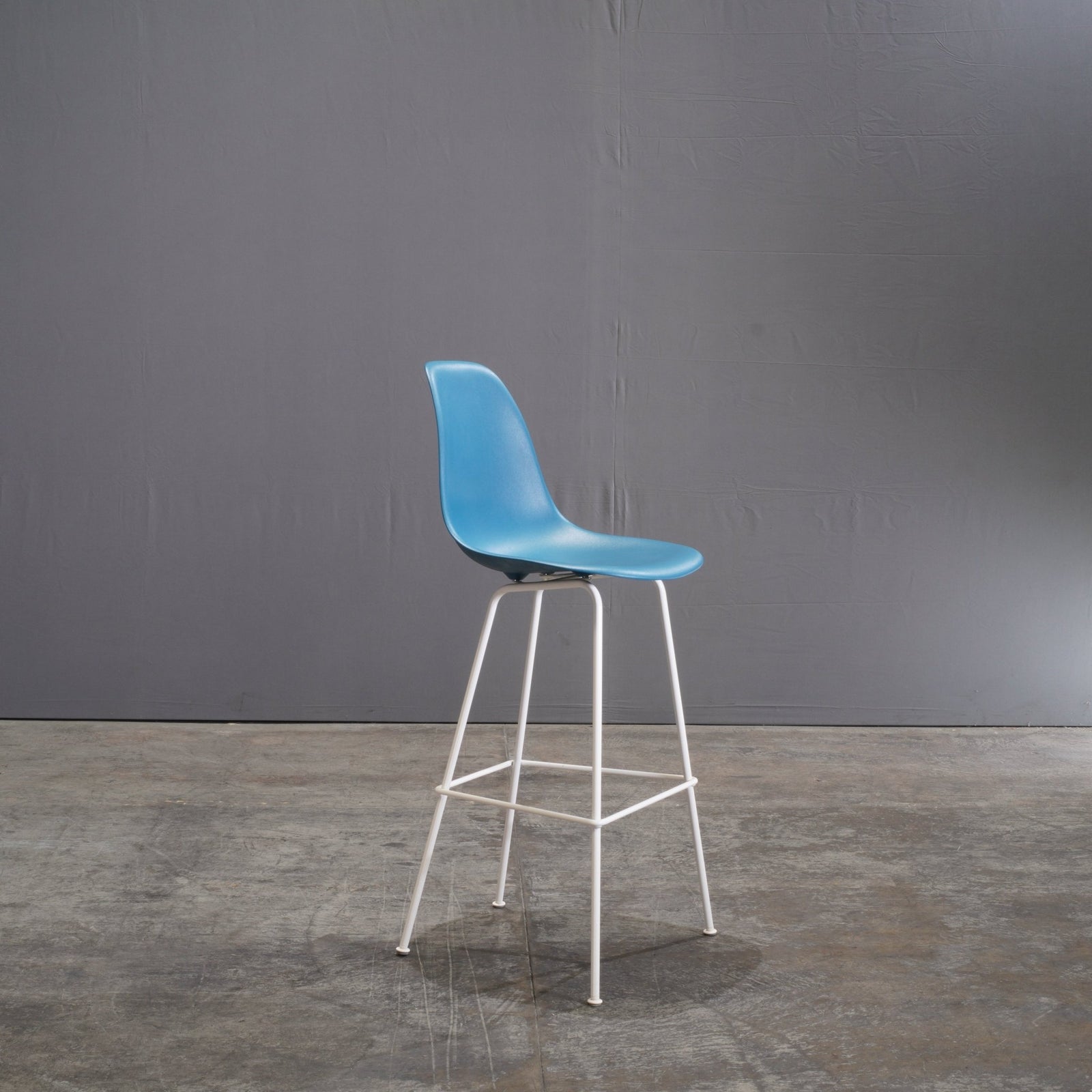 Herman Miller Blue Moulded Plastic Stool by Charles & Ray Eames - REHAUS - Herman Miller