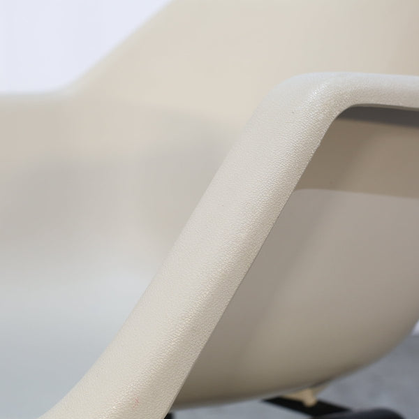 Hille Armchair by Robin Day @ REHAUS