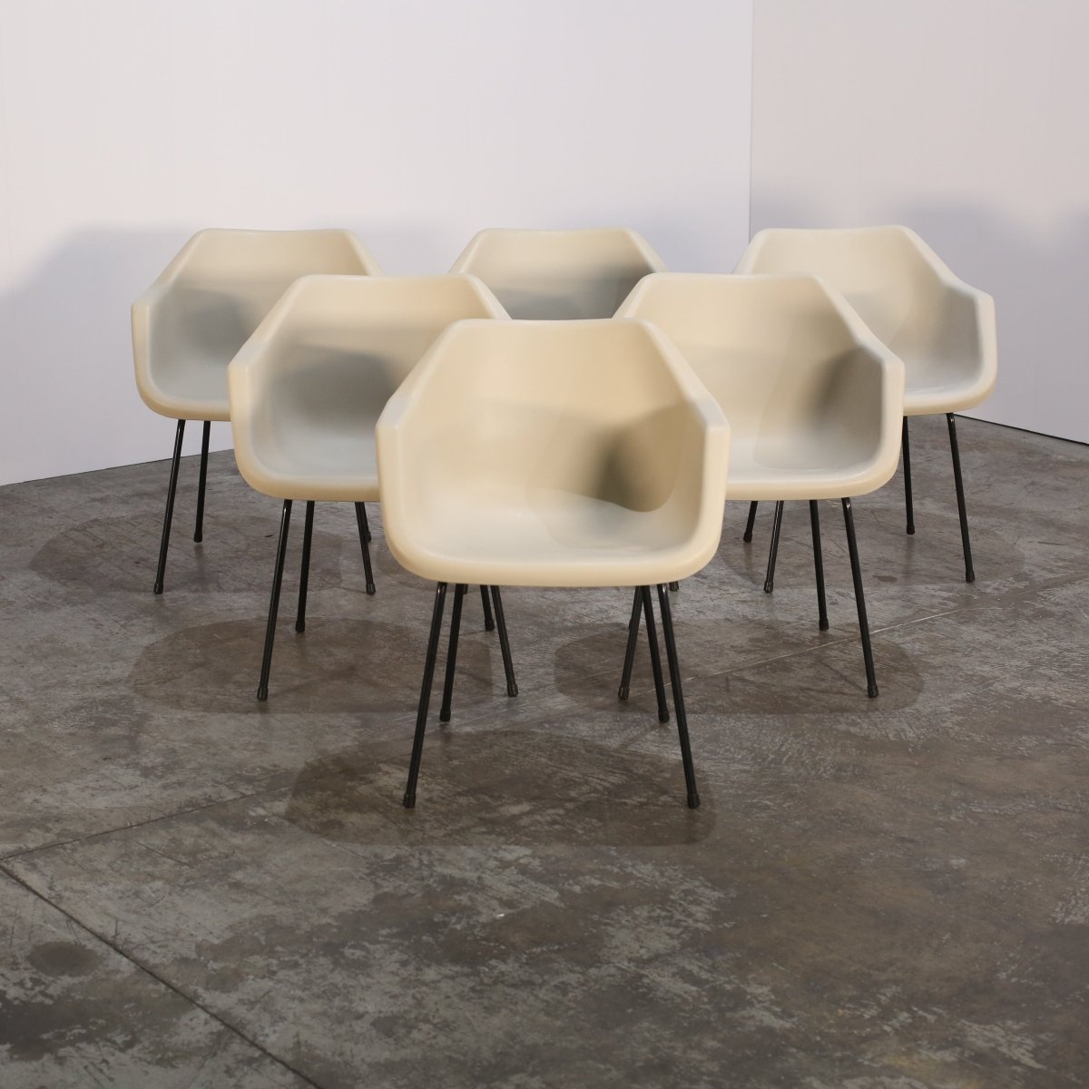 Hille Armchair by Robin Day @ REHAUS