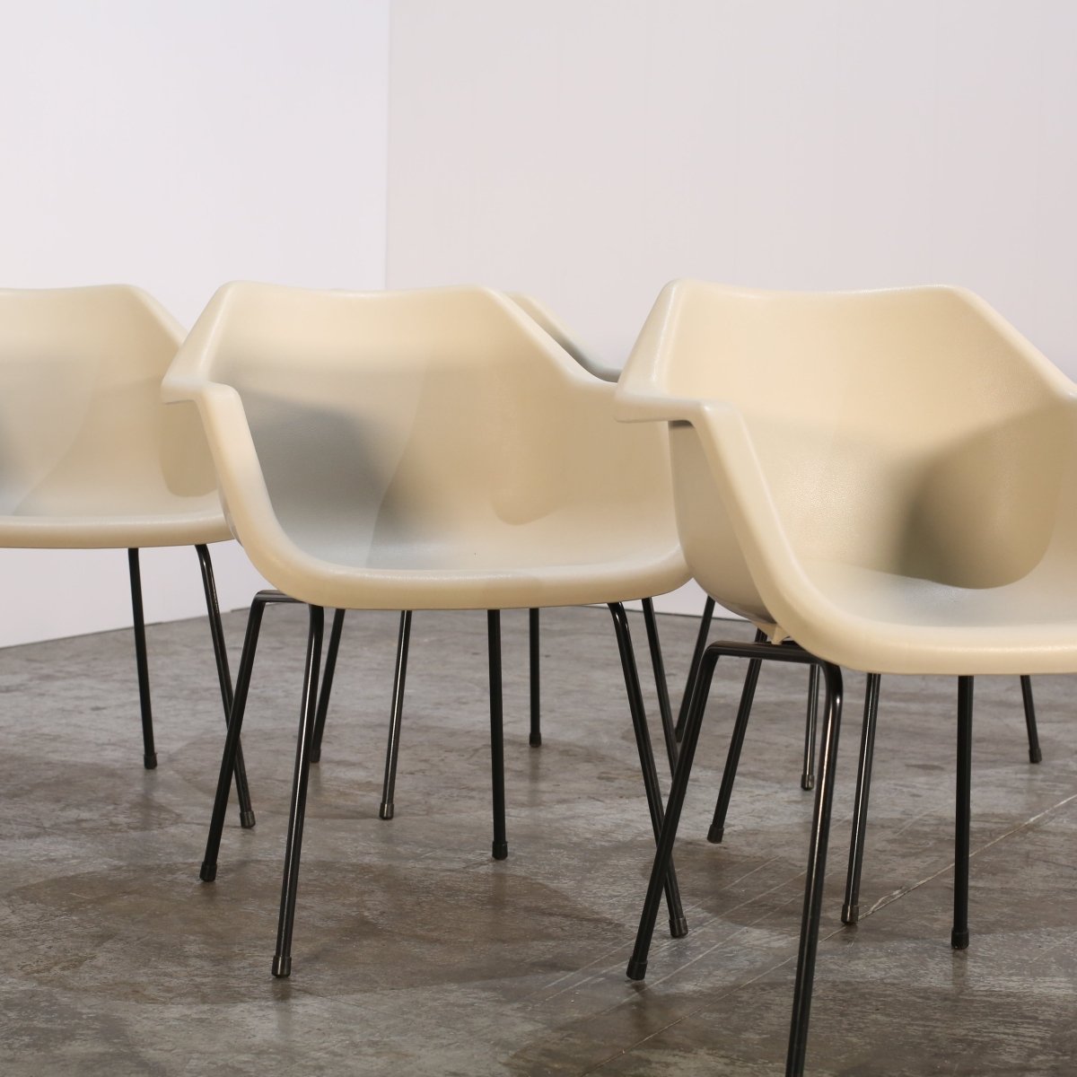 Hille Armchair by Robin Day @ REHAUS