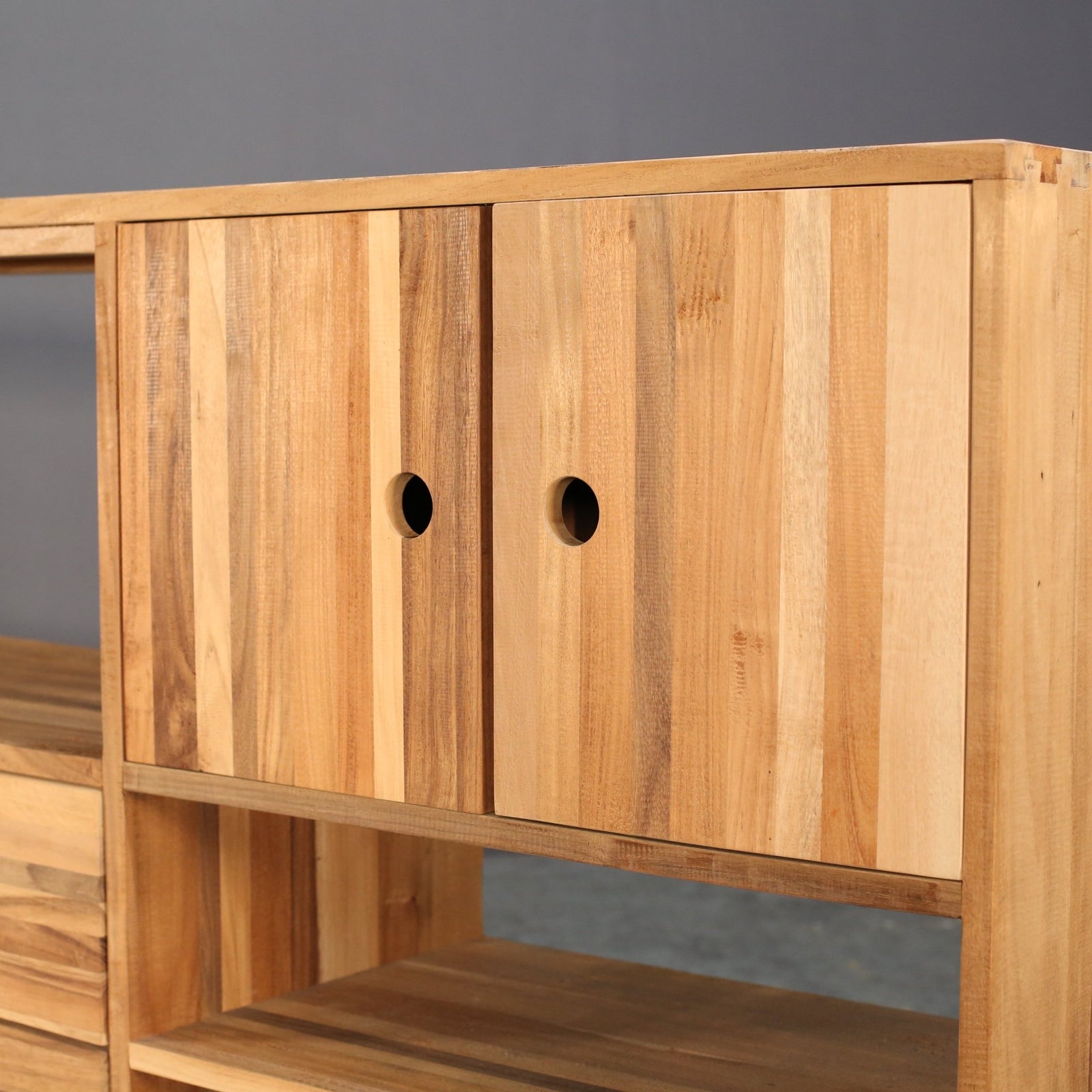 Karpenter Brooklyn Shelving Unit by Hugues Revuelta @ REHAUS