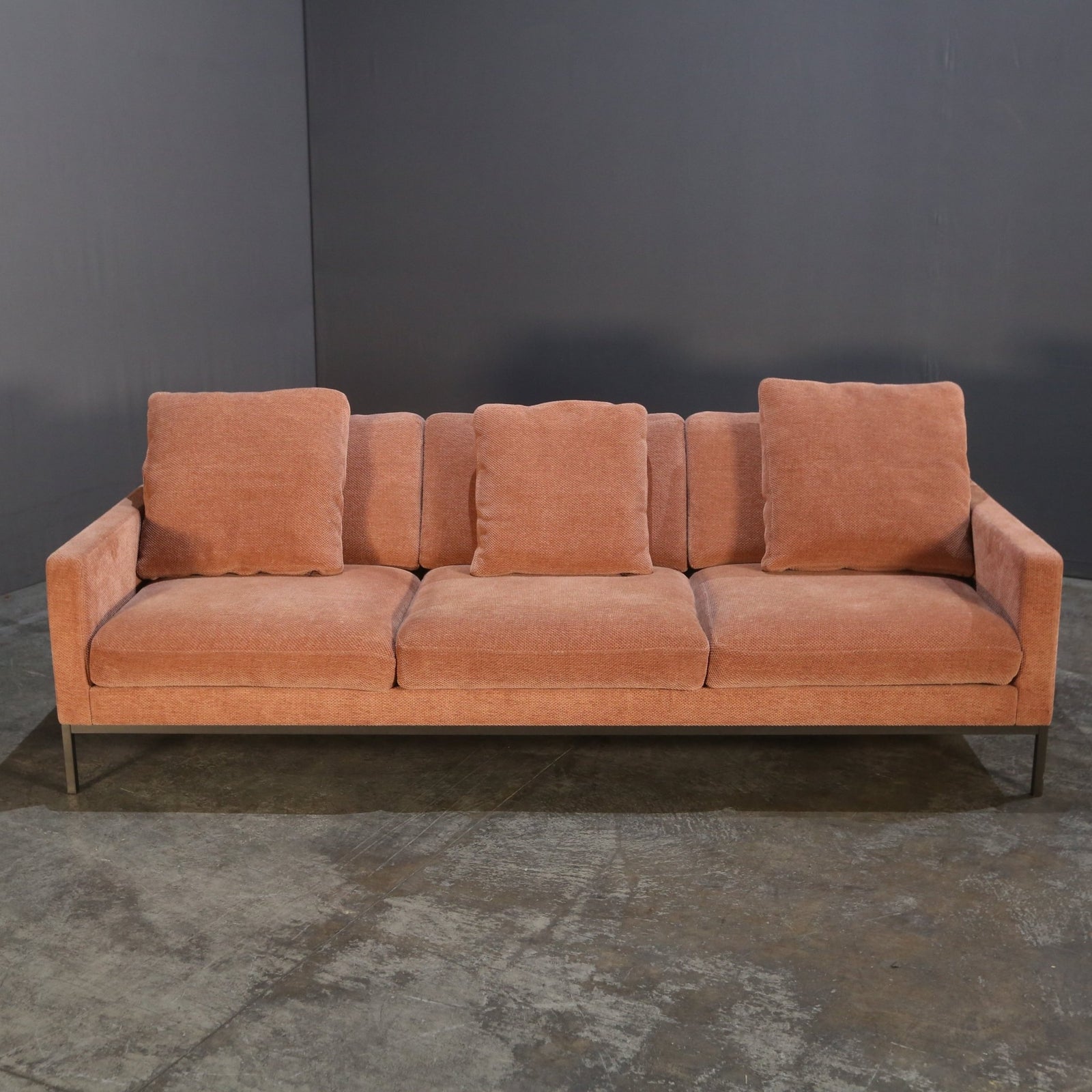 Knoll Dusky Pink Fabric Relax Sofa by Florence Knoll @ REHAUS