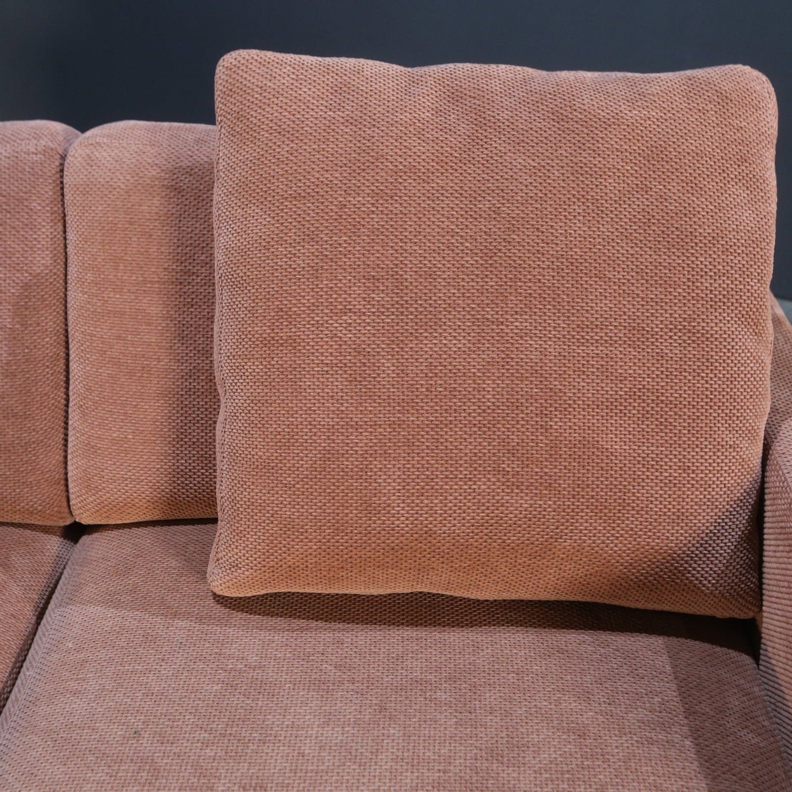 Knoll Dusky Pink Fabric Relax Sofa by Florence Knoll @ REHAUS