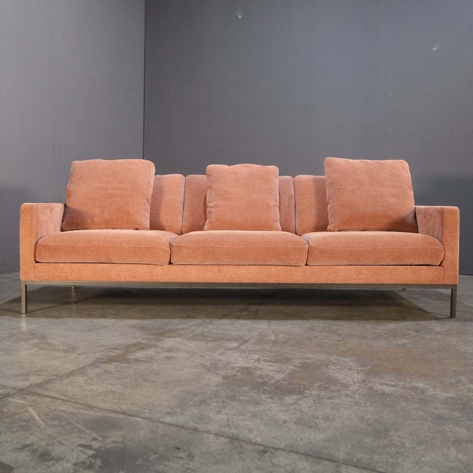 Knoll Dusky Pink Fabric Relax Sofa by Florence Knoll @ REHAUS