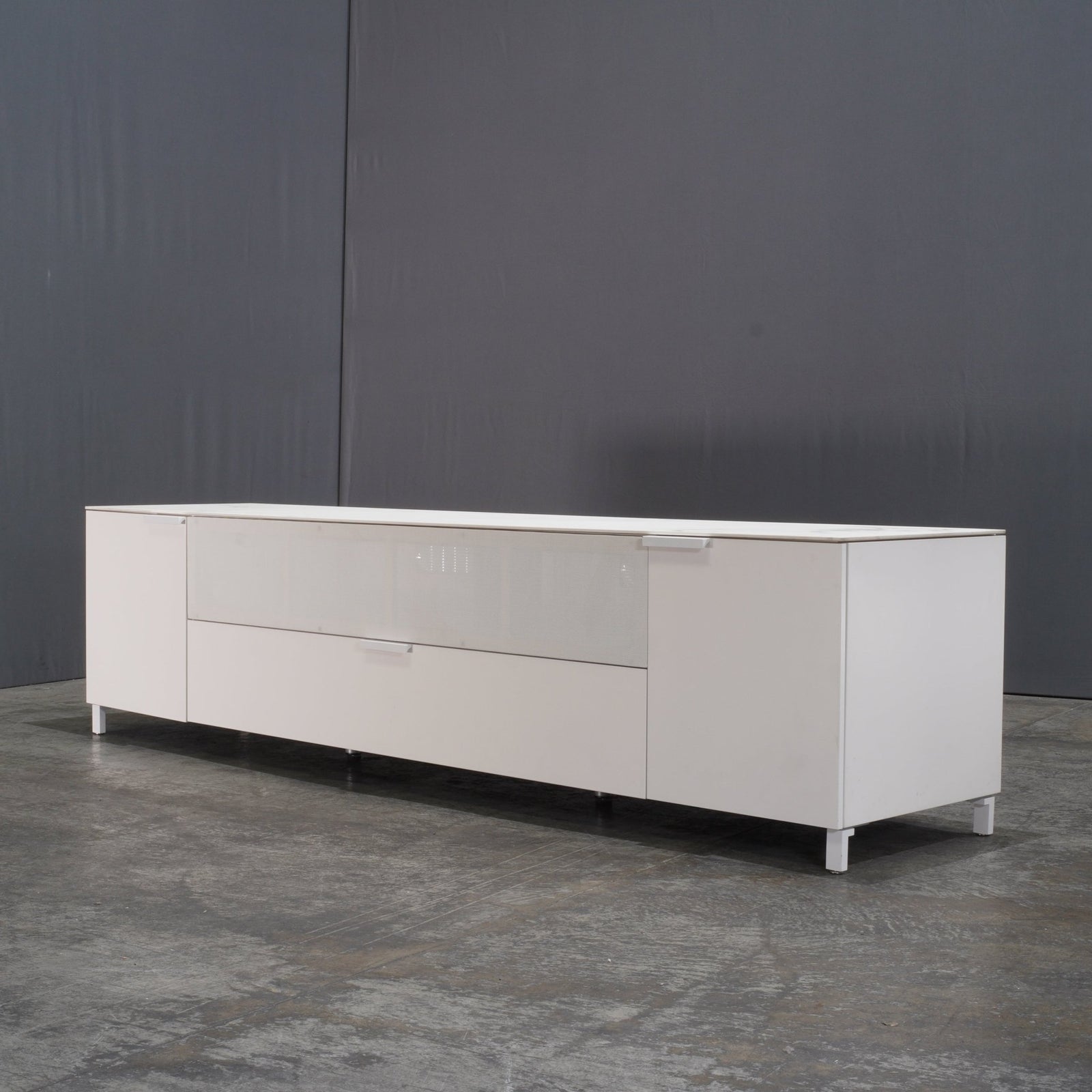 Ligne Roset Everywhere Podium Chest for Soundbar by Christian Werner - REHAUS - Ligne Roset