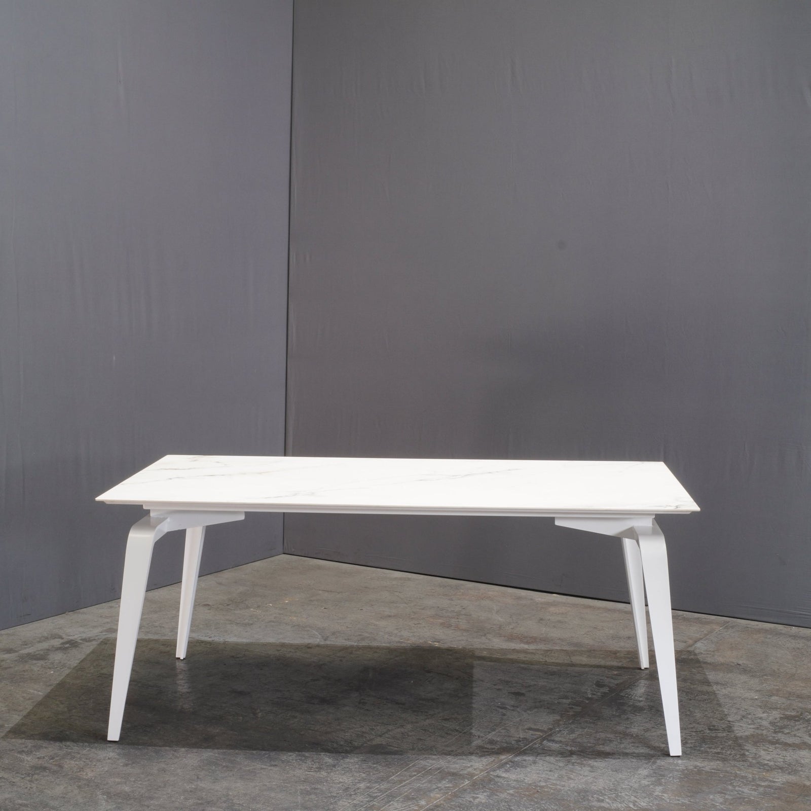 Ligne Roset Odessa Dining Table with White Lacquered Base by Mauro Lipparini - REHAUS - Ligne Roset
