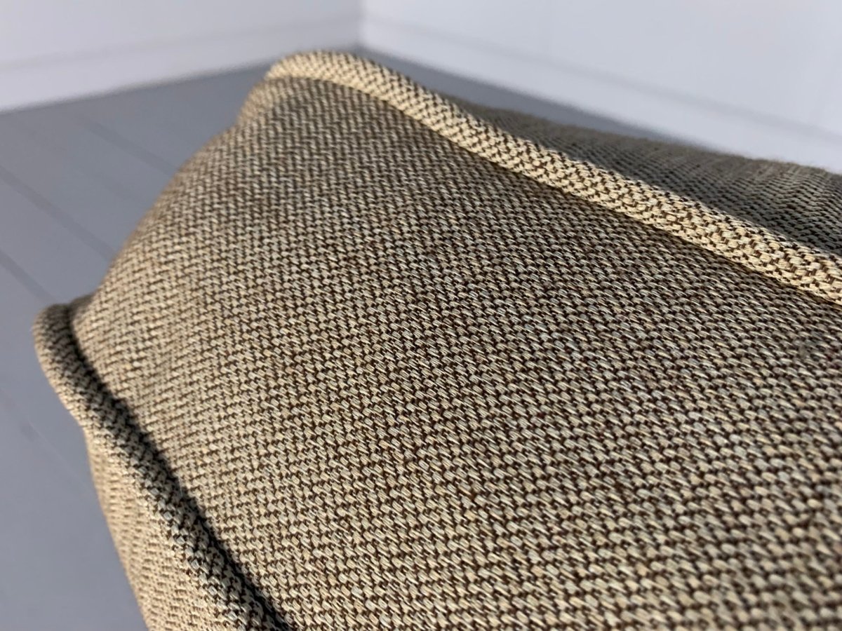 Linley 2.5 - Seat Howard - Design Sofa - In Woven Gold Fabric @ REHAUS