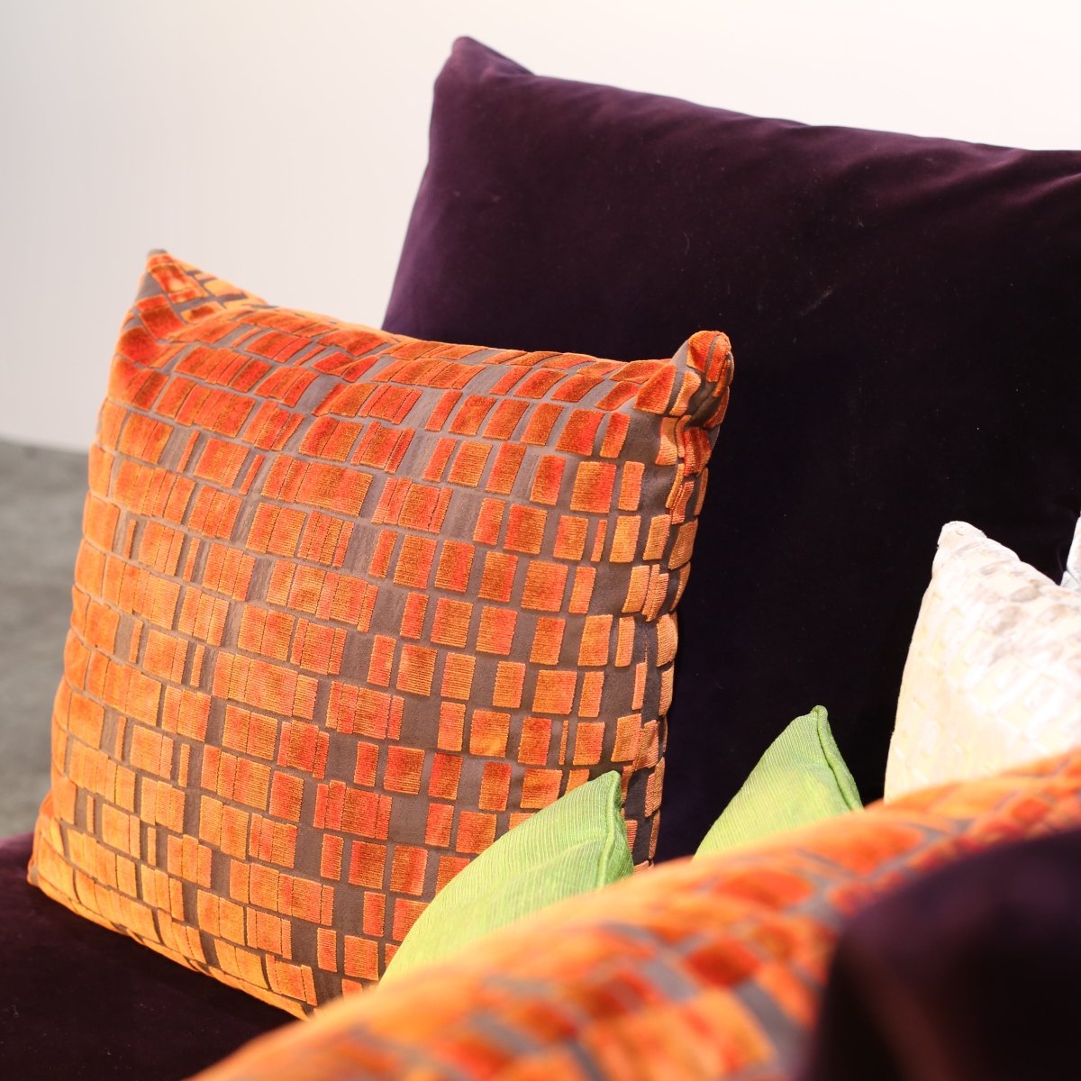 Maxalto Amoenous Swivel Sofa @ REHAUS