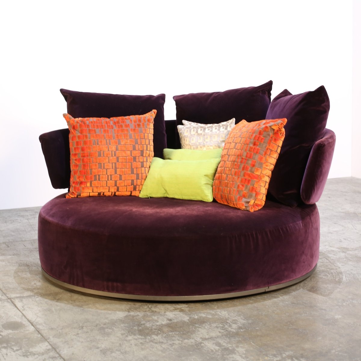 Maxalto Amoenous Swivel Sofa @ REHAUS