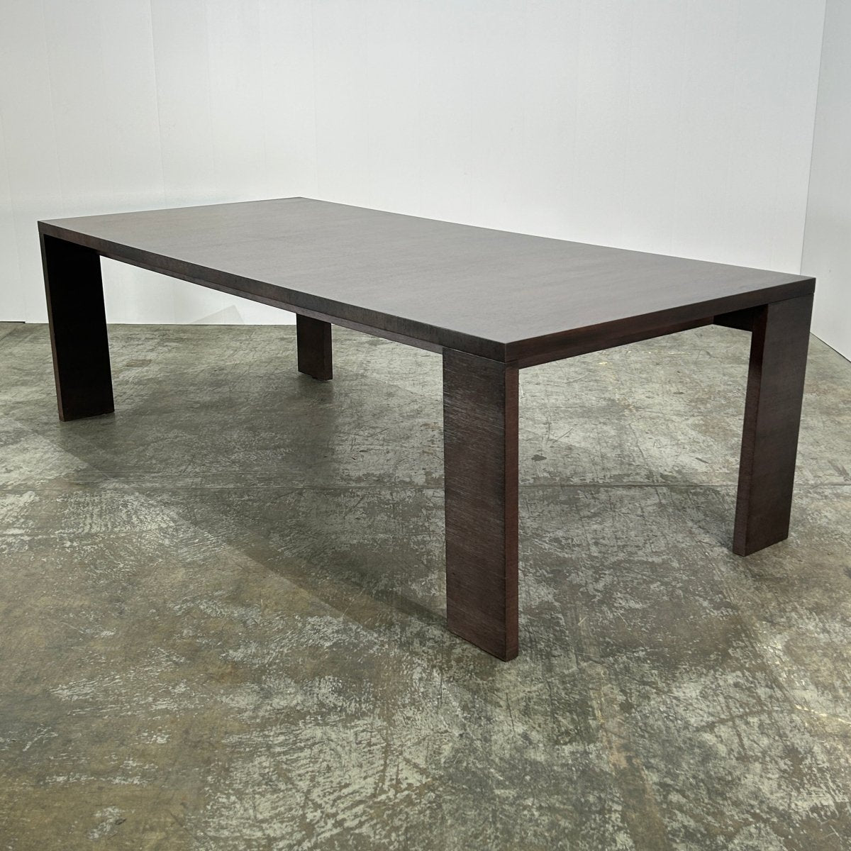 Maxalto Apta Dining Table by Antonio Citterio @ REHAUS