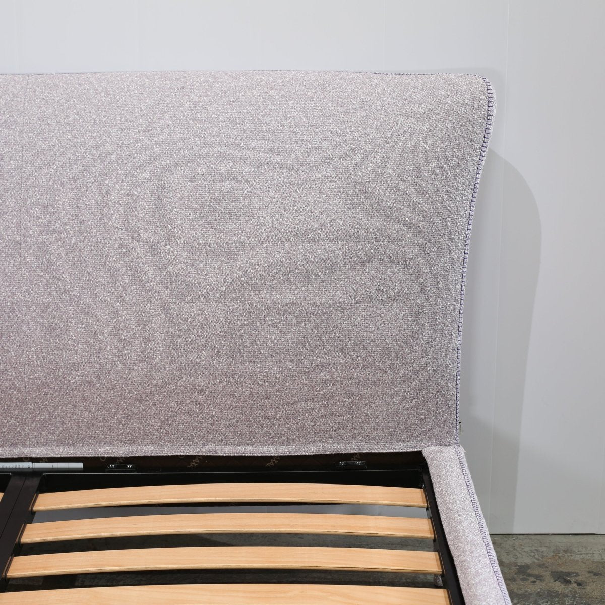 Maxalto Grey Febo Bed by Antonio Citterio @ REHAUS