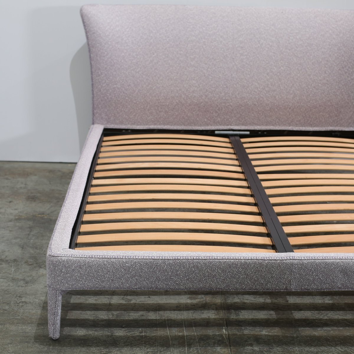 Maxalto Grey Febo Bed by Antonio Citterio @ REHAUS