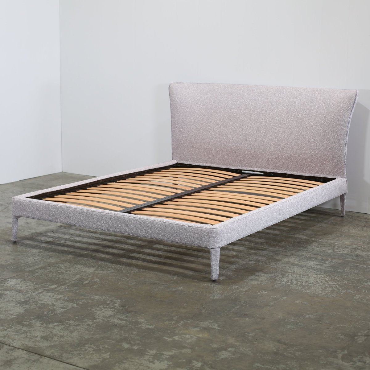 Maxalto Grey Febo Bed by Antonio Citterio @ REHAUS