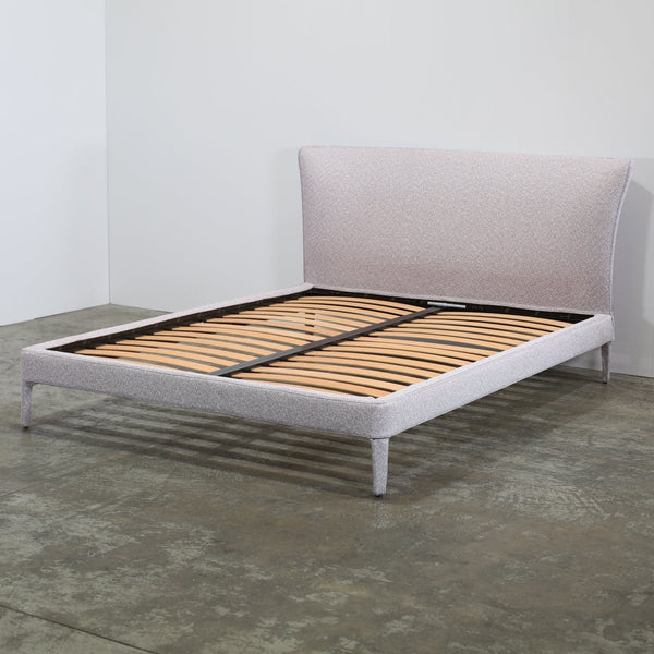 Maxalto Grey Febo Bed by Antonio Citterio @ REHAUS
