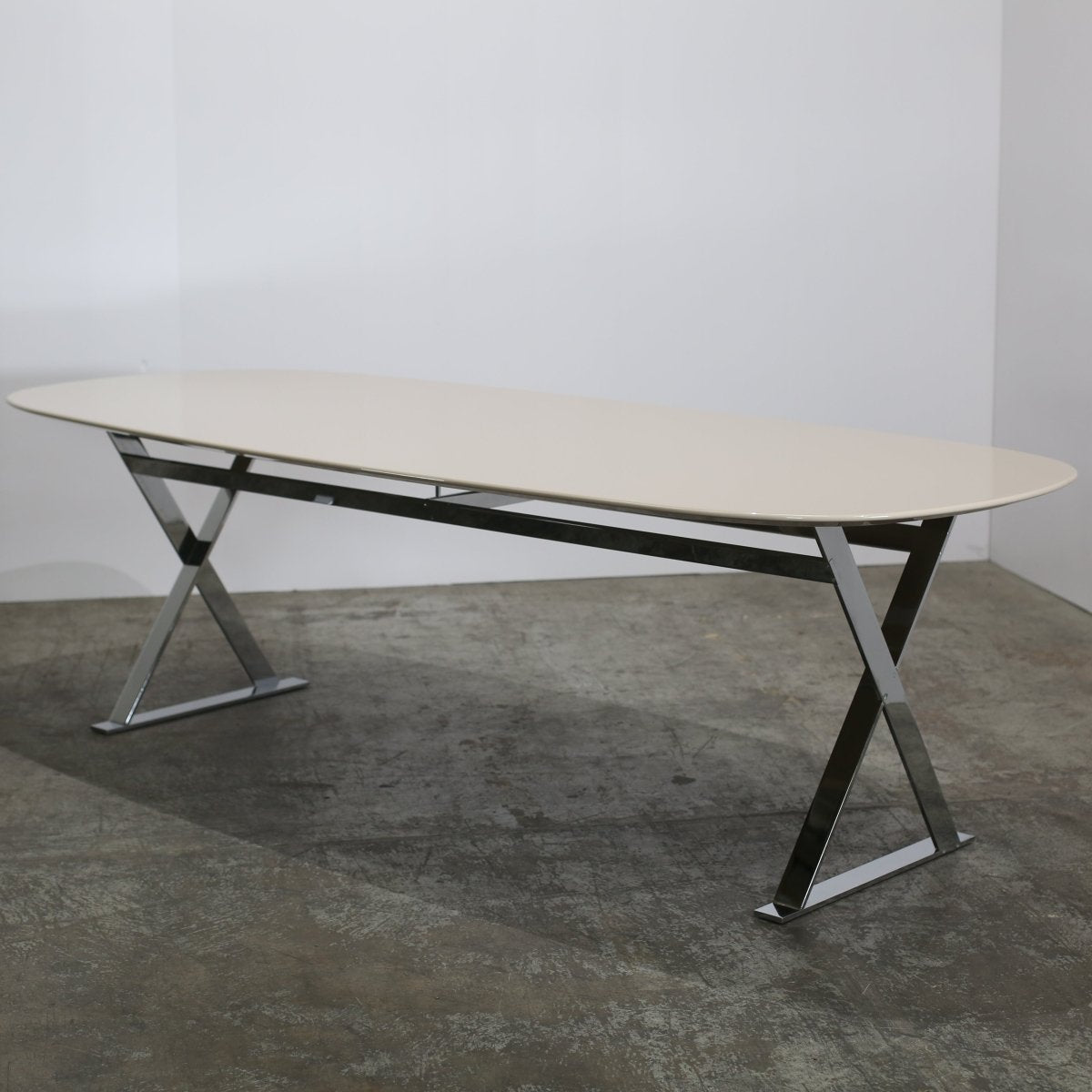 Maxalto Pathos Elliptic Table by Antonio Citterio @ REHAUS