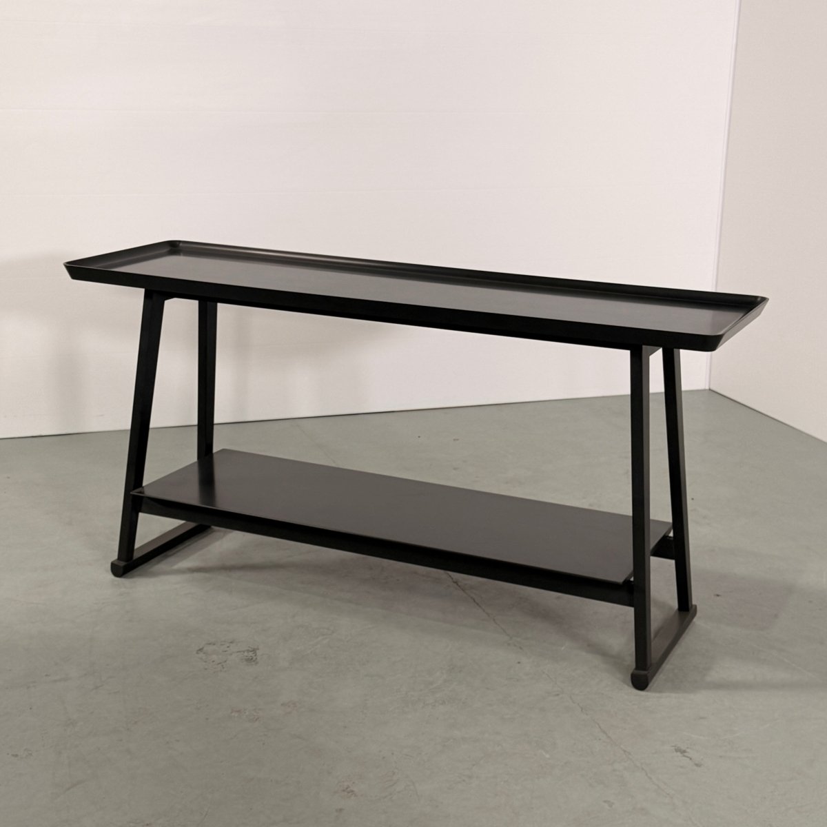 Maxalto Recipio Console Table by Antonio Citterio @ REHAUS