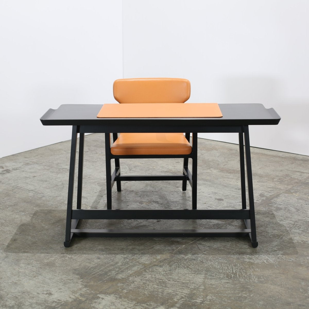 Maxalto Recipio Writing Desk and Chair by Antonio Citterio @ REHAUS