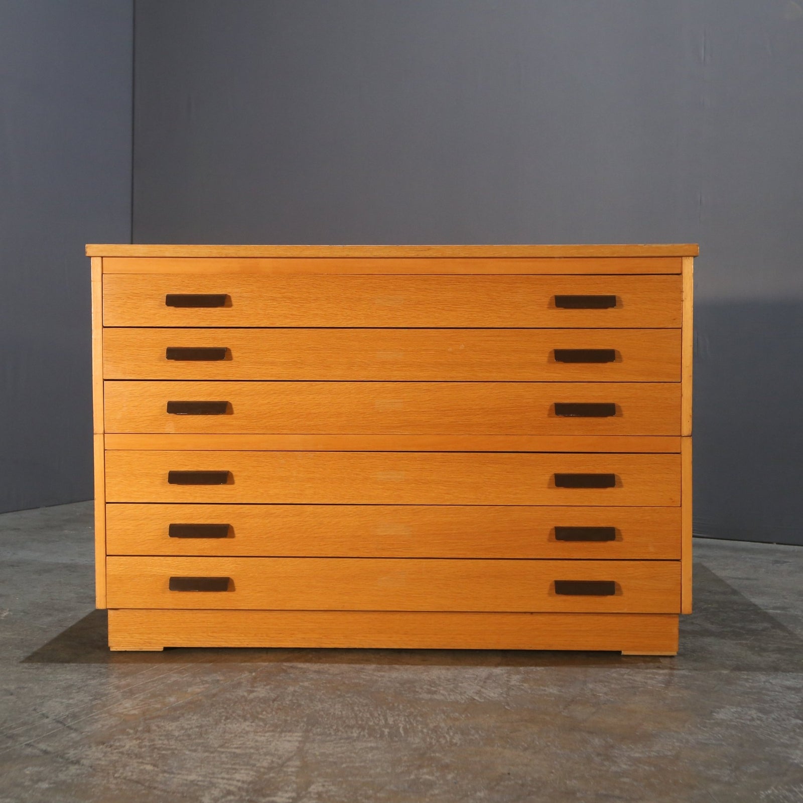 Mid - Century Plan Chest @ REHAUS