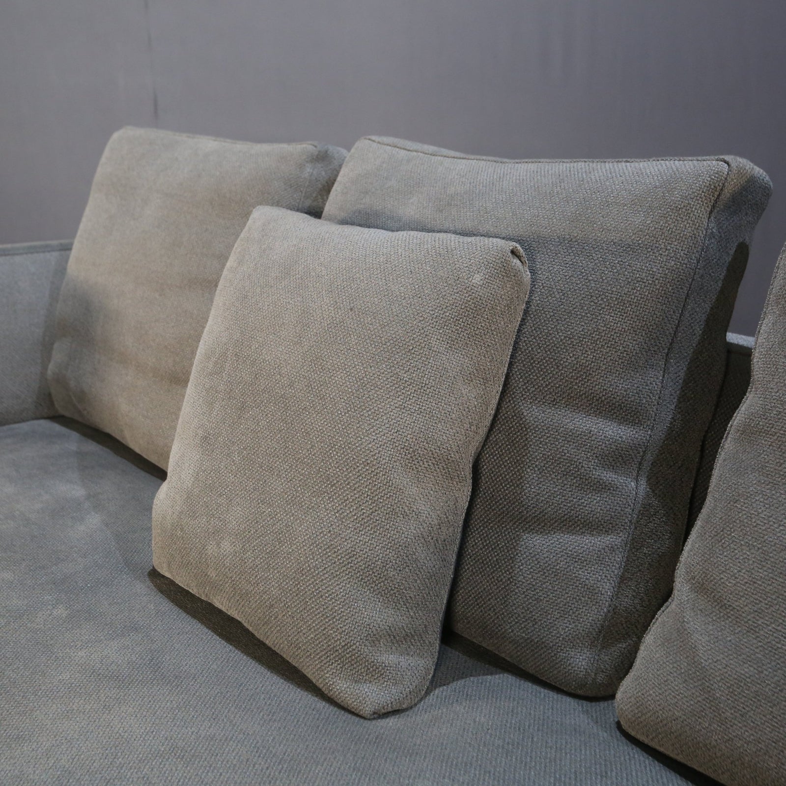 Minotti Andersen Slim Sofa by Rodolfo Dordoni @ REHAUS