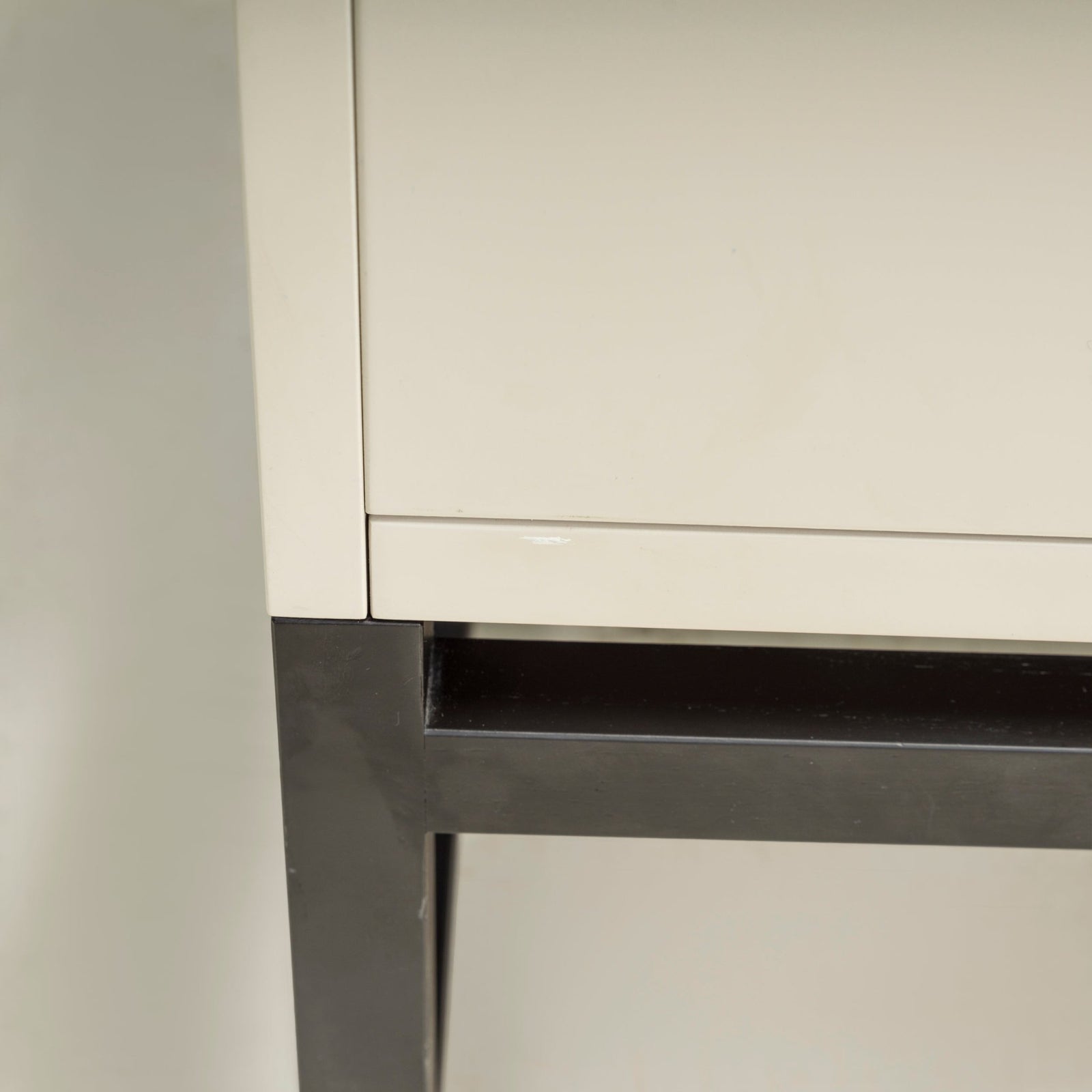 Minotti by Rodolfo Dordoni White Lacquer Harvey Chest of Drawers - REHAUS - Rodolfo Dordoni
