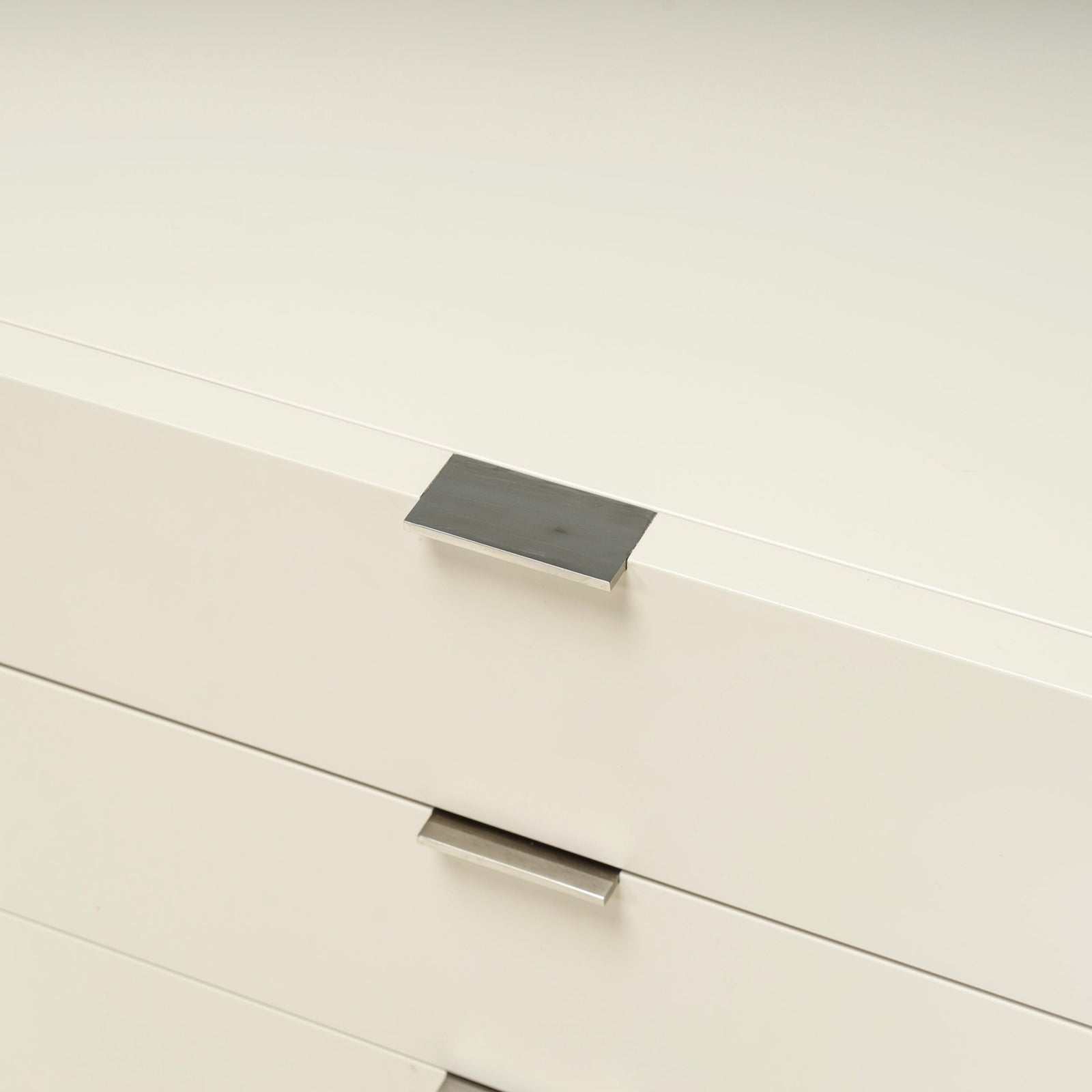 Minotti by Rodolfo Dordoni White Lacquer Harvey Chest of Drawers - REHAUS - Rodolfo Dordoni