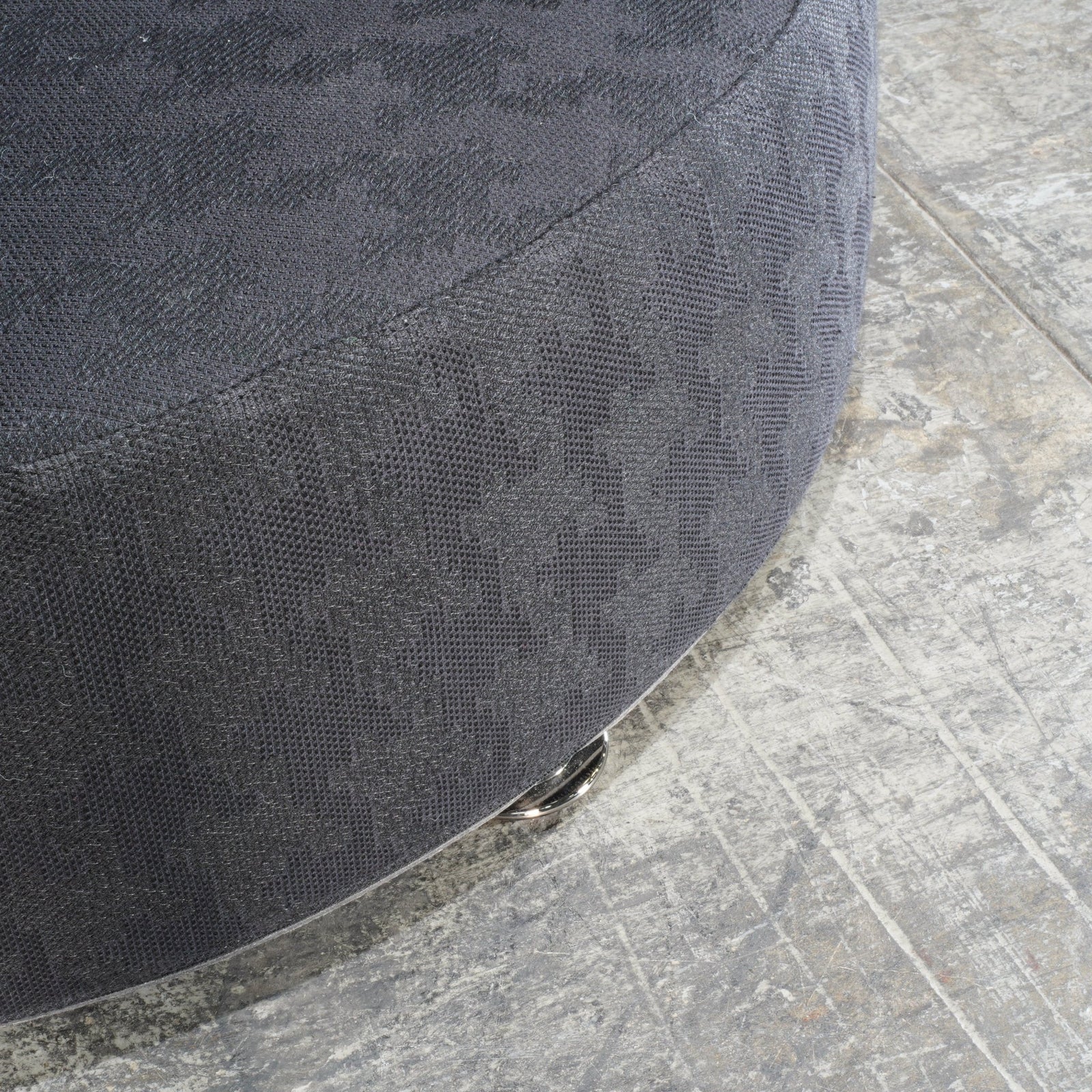 Minotti Davis Round Pouf by Rodolfo Dordoni @ REHAUS