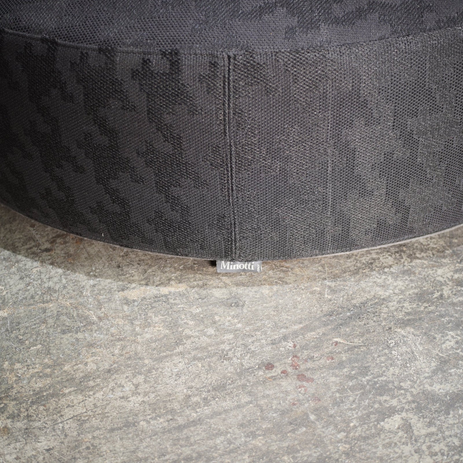 Minotti Davis Round Pouf by Rodolfo Dordoni @ REHAUS