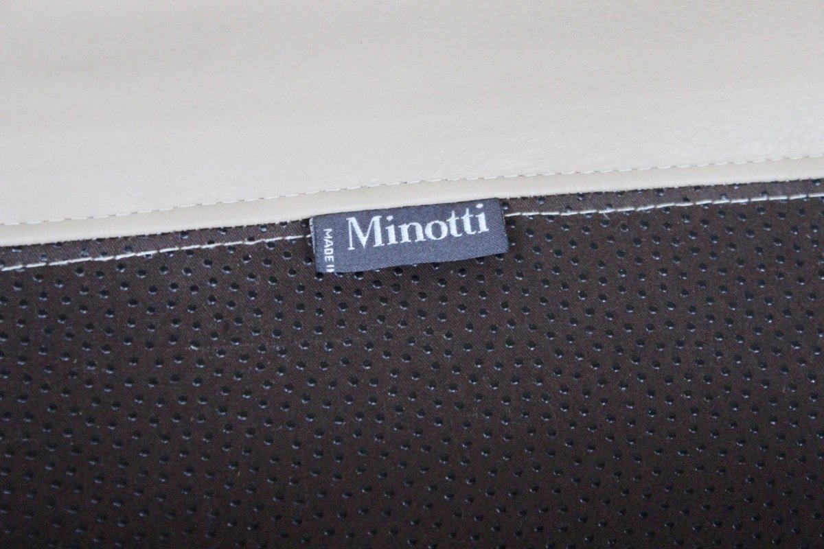 Minotti Dubuffet Armchair - in Cream Pelle Leather @ REHAUS