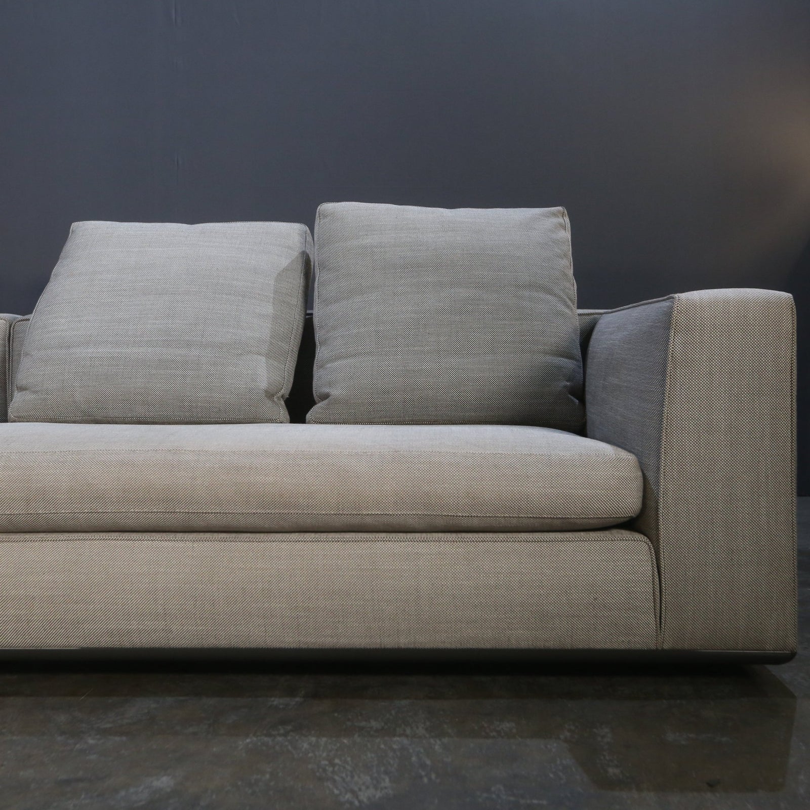 Minotti Hamilton Sofa with Chaise by Rodolfo Dordoni @ REHAUS