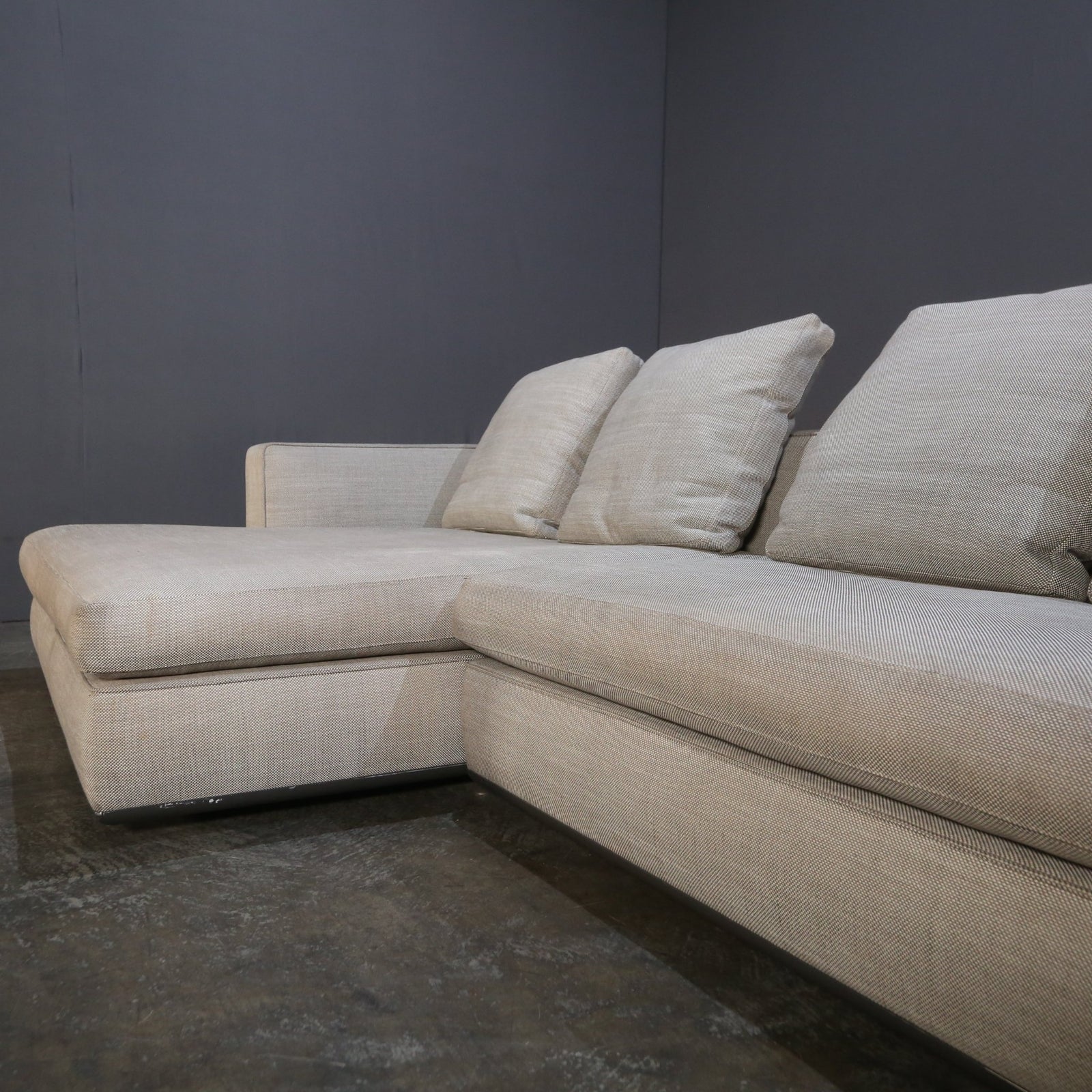 Minotti Hamilton Sofa with Chaise by Rodolfo Dordoni @ REHAUS