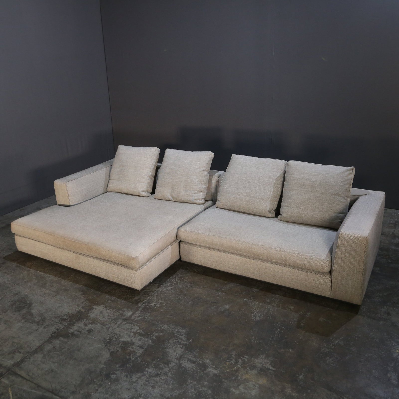 Minotti Hamilton Sofa with Chaise by Rodolfo Dordoni @ REHAUS
