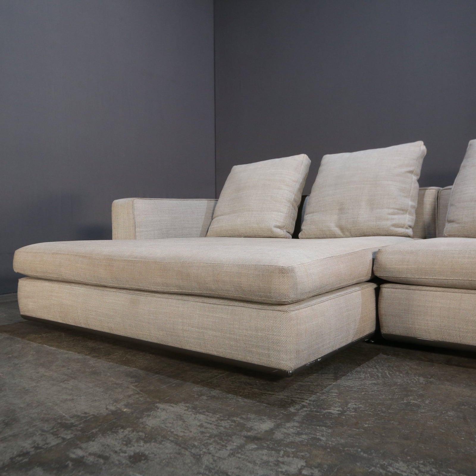 Minotti Hamilton Sofa with Chaise by Rodolfo Dordoni @ REHAUS