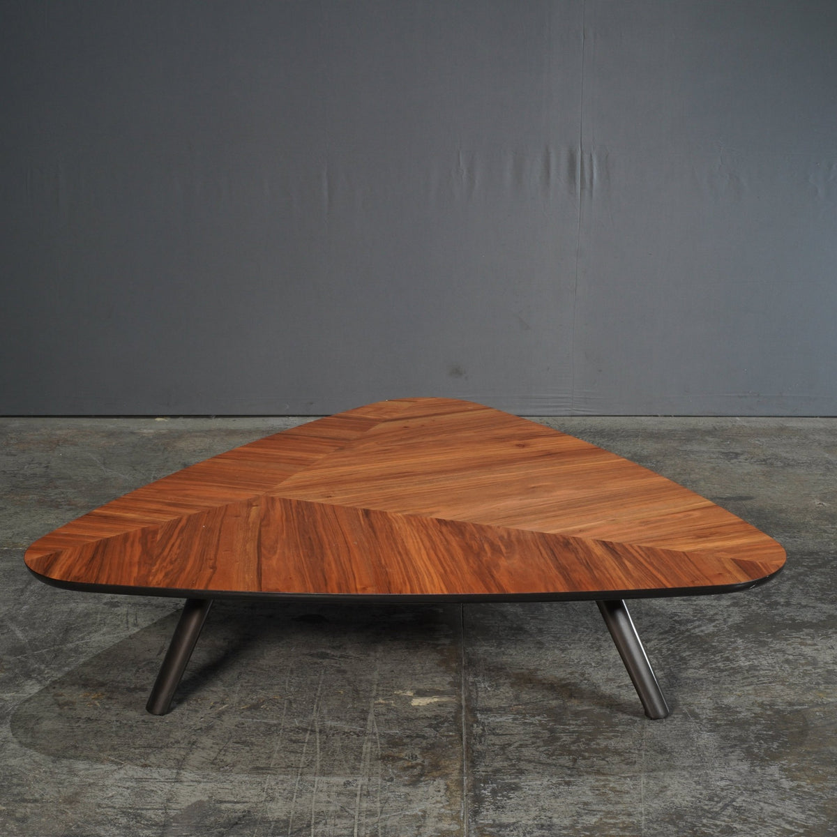 Minotti Sullivan Triangular Coffee Table by Rodolfo Dordoni @ REHAUS
